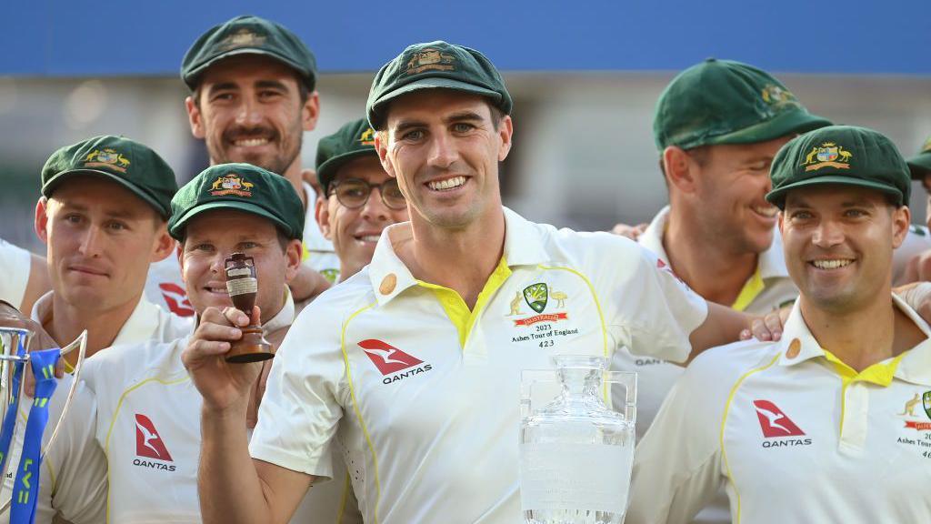 Australia lifting the men's Ashes urn in 2023.