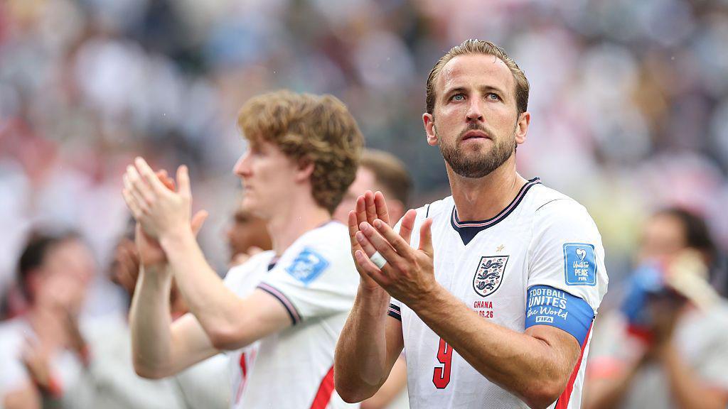 England players Harry Kane and Anthony Gordon applaud fans after their 0-0 draw with Ghana at the 2025 FIFA World Cup in Boston