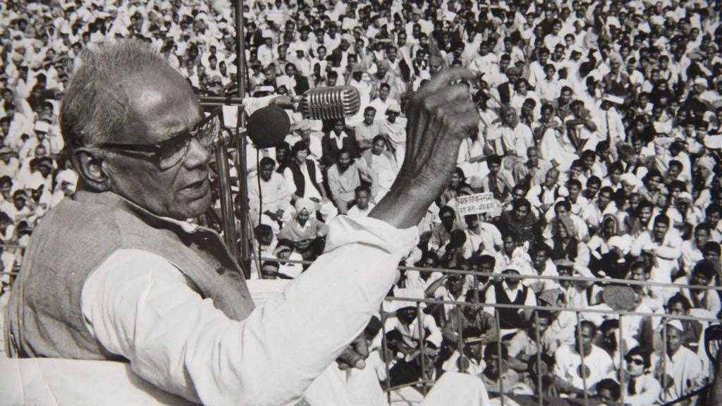Jaya Prakash Narayan, 72 year old follower of Mahatma Gandhi, leads a march and rally, marked by fierce attacks on the policies of Prime Minister Indira Gandhi and the Congress party in New Delhi on March 06, 1975. (Photo by Sondeep Shankar/Getty Images)