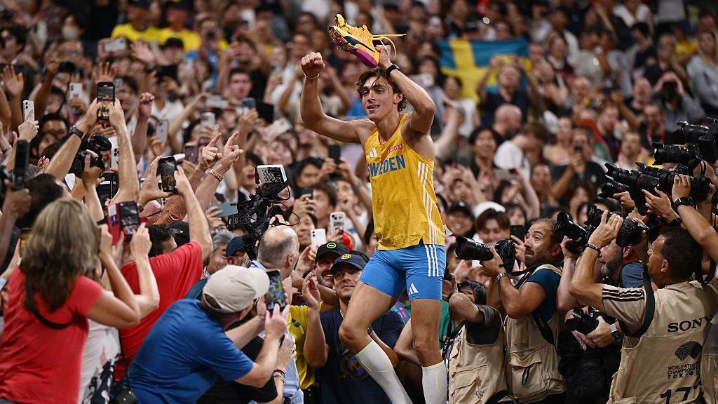 Armand Duplantis celebrates with the crowd in Tokyo
