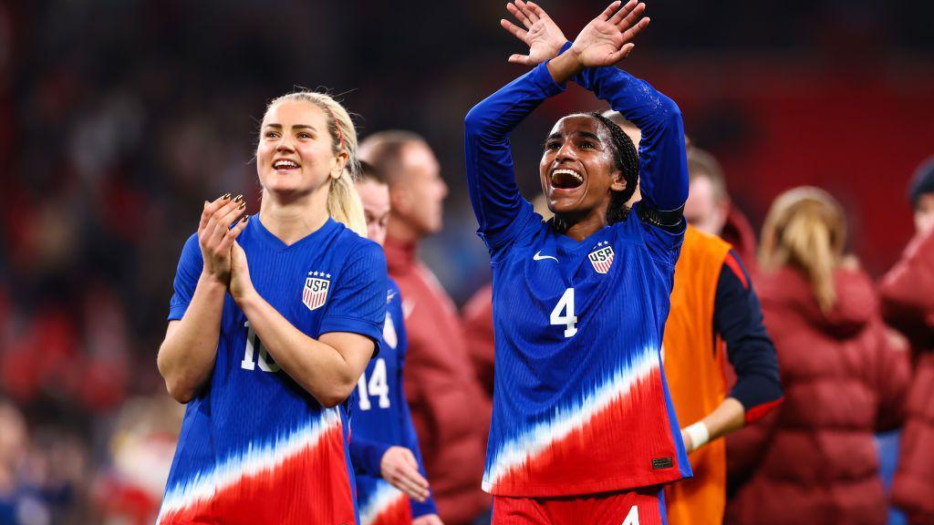 Naomi Girma with Lindsey Horan