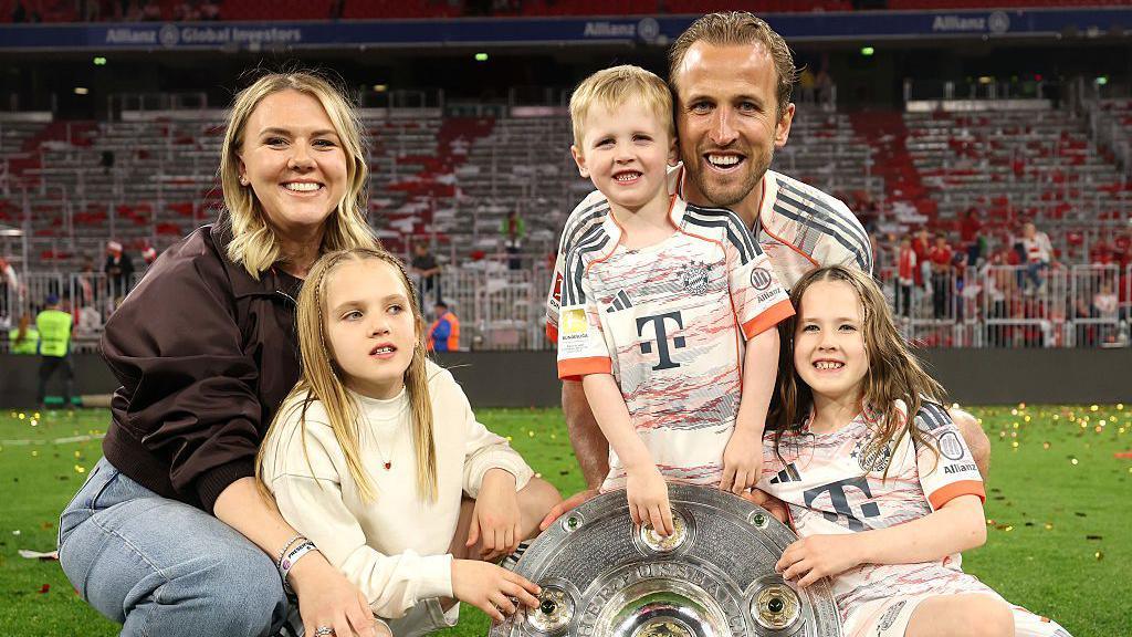 Kane wife Kate and children Ivy , Vivienne, Louis
