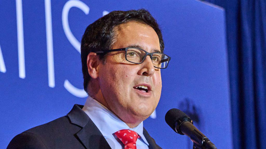 Imazhi tregon Paul Dans