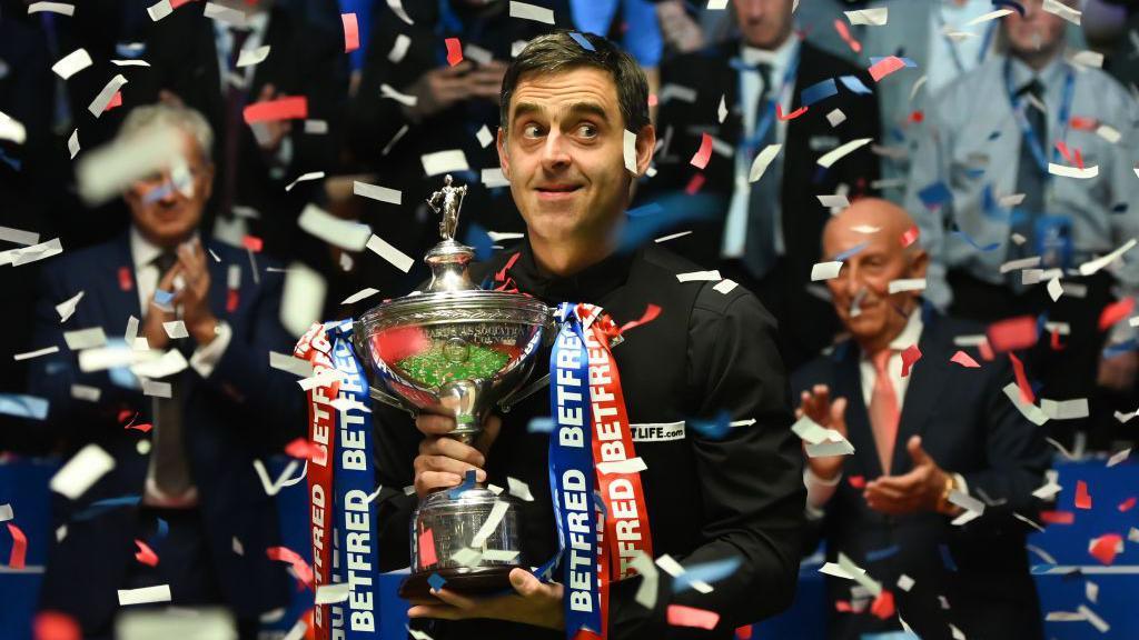 Ronnie O'Sullivan holds the World Snooker Championship trophy