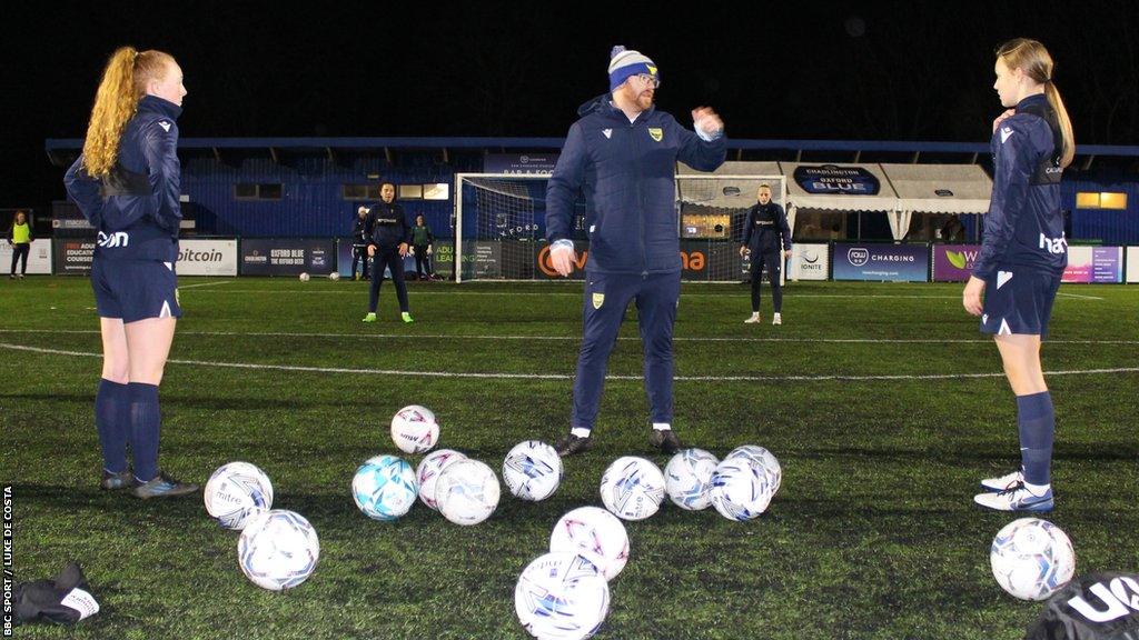 Oxford United women will move to within one game of the Championship if they can beat Ipswich and claim the Southern Premier Division title on Sunday.