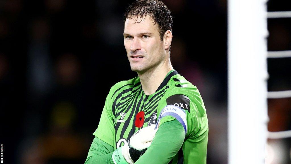 Asmir Begovic in action for Everton