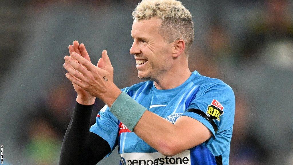 Peter Siddle celebrates taking a wicket for Adelaide Strikers