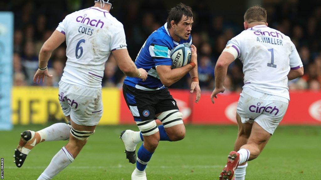 Bath lock Quinn Roux has signed a new contract to stay at the Premiership club.