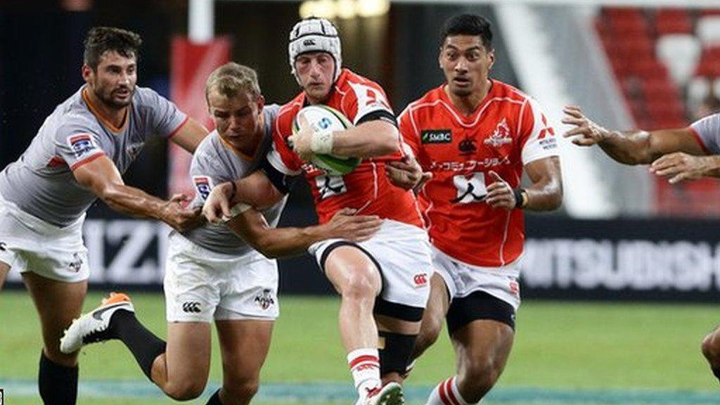 Rudi van Rooyen tackles Hayden Cripps of the Sunwolves