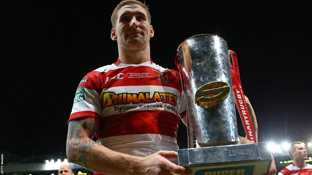 Sam Tomkins with the Super League trophy in 2013