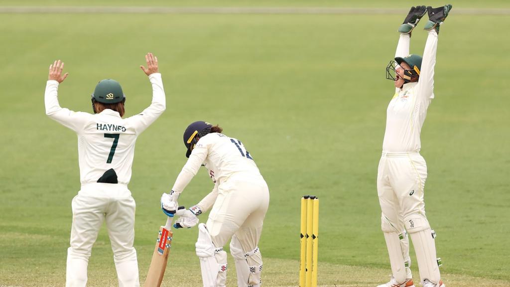 Australia appeal for lbw