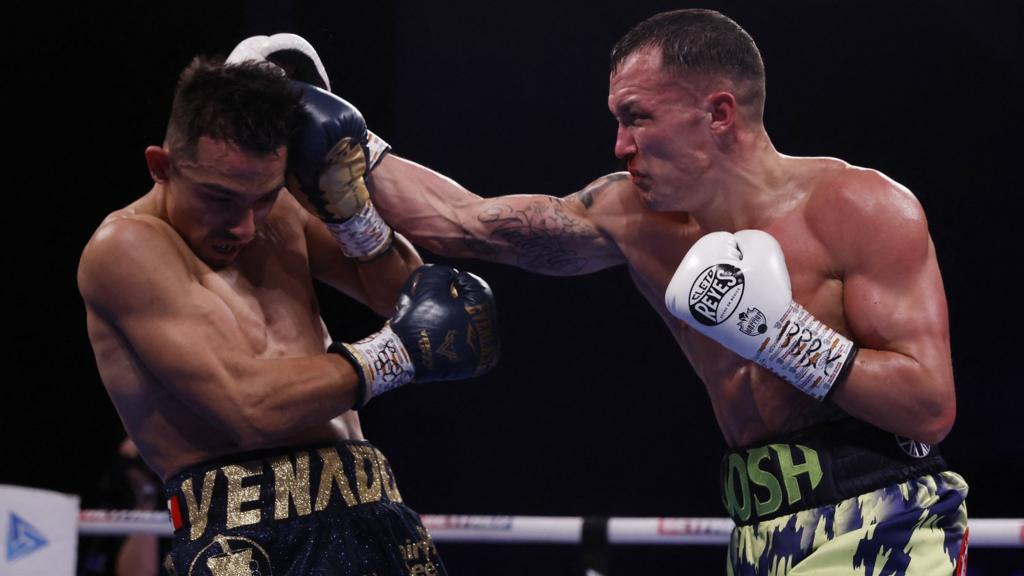 Josh Warrington punches Luis Alberto Lopez