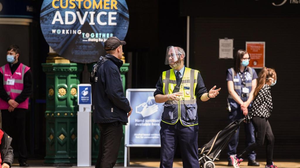 Face coverings at Waverley Station