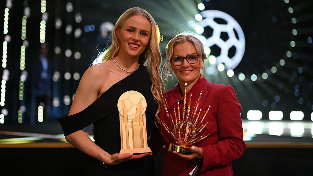 Hannah Hampton and Sarina Wiegman pose with their Ballon d'Or awards