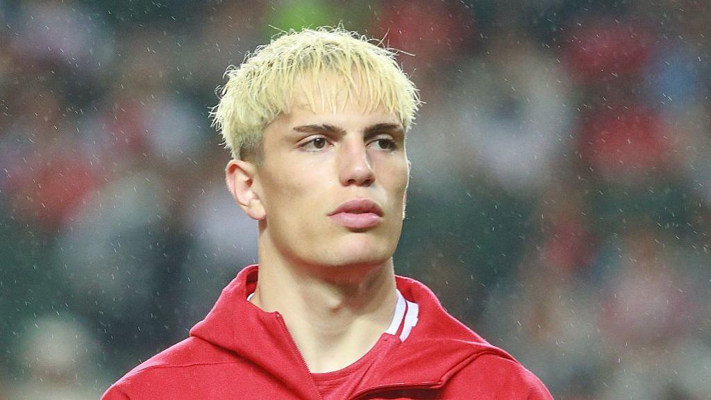 Alejandro Garnacho looks on for Manchester United