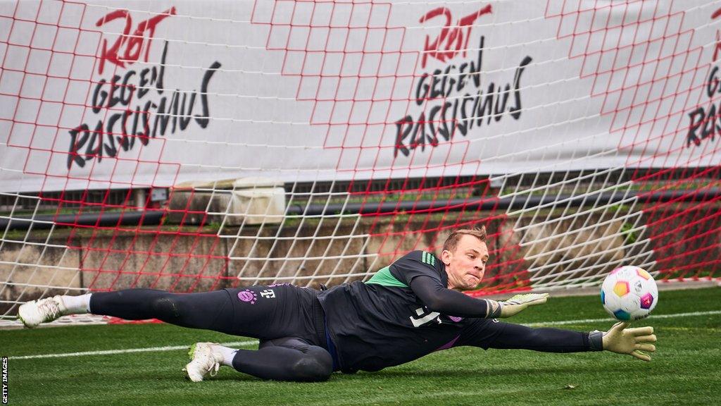 Manuel Neuer during a Bayern Munich training session