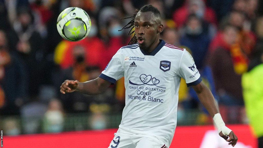 Bordeaux striker Alberth Elis prepares to control a bouncing ball