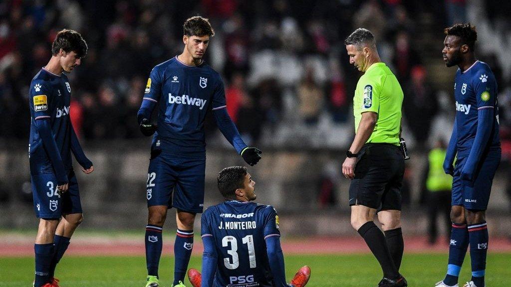 Belenenses have match abandoned against Benfica