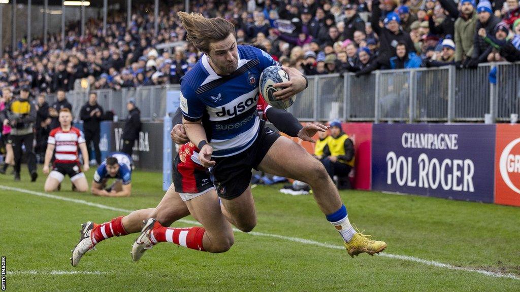 Tom de Glanville scores a try in the corner for Bath