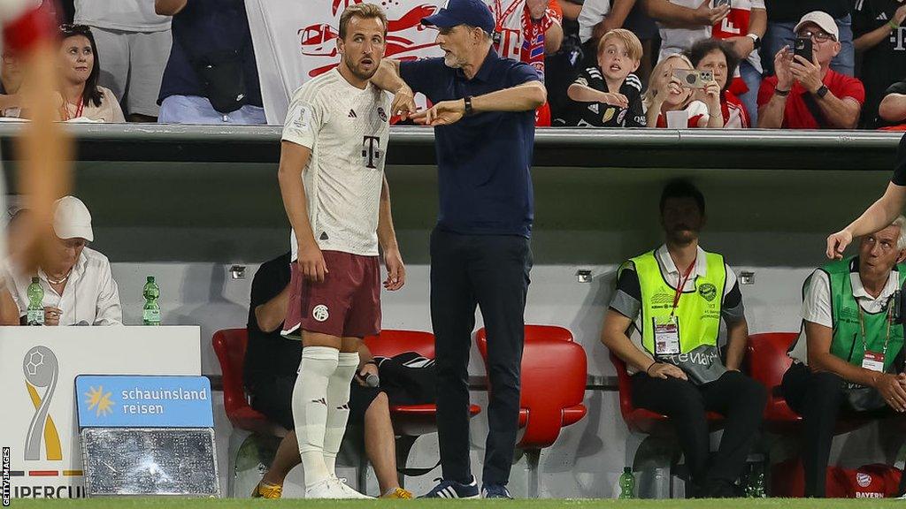 Harry Kane alongside Bayern Munich manager Thomas Tuchel