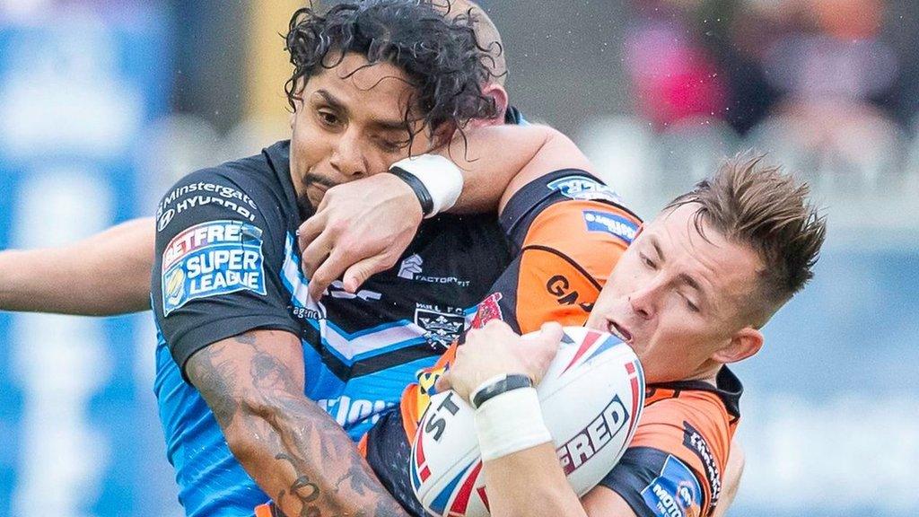 Hull's Albert Kelly and Cas winger Greg Eden both got on the scoresheet at the Mend-A-Hose Jungle