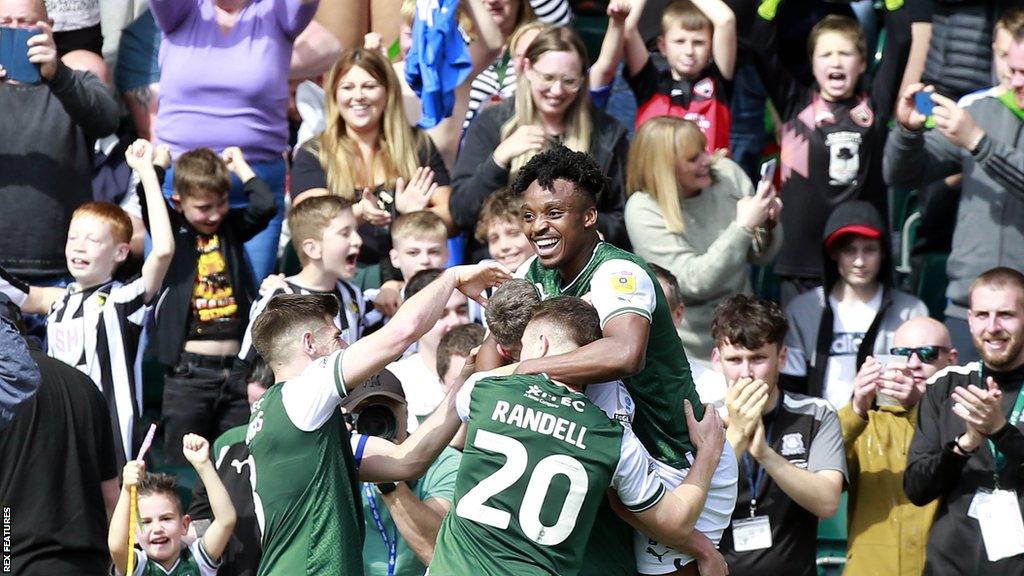 Niall Ennis scores for Plymouth Argyle