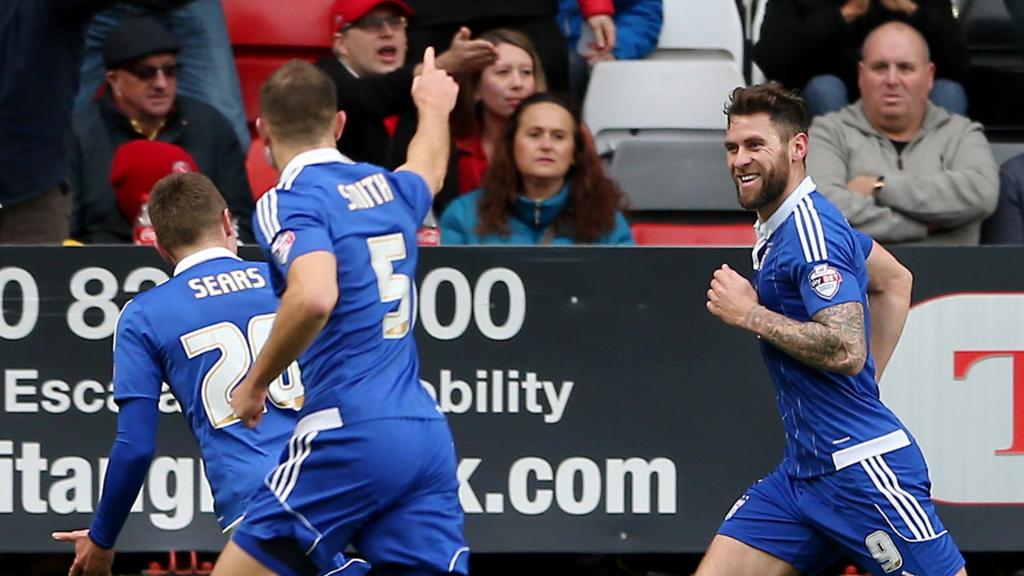 Daryl Murphy scores