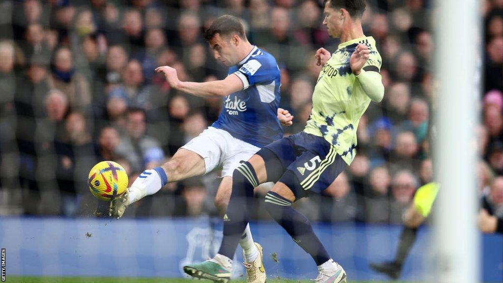 Seamus Coleman scores for Everton