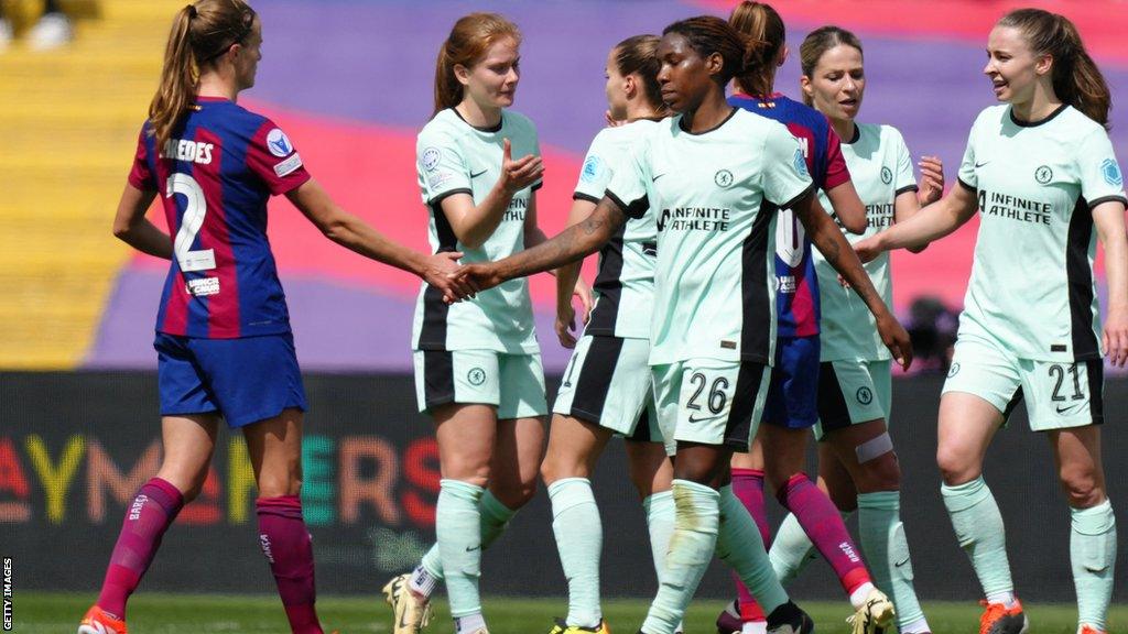 Irene Paredes shakes hands with Chelsea's Kadeisha Buchanan