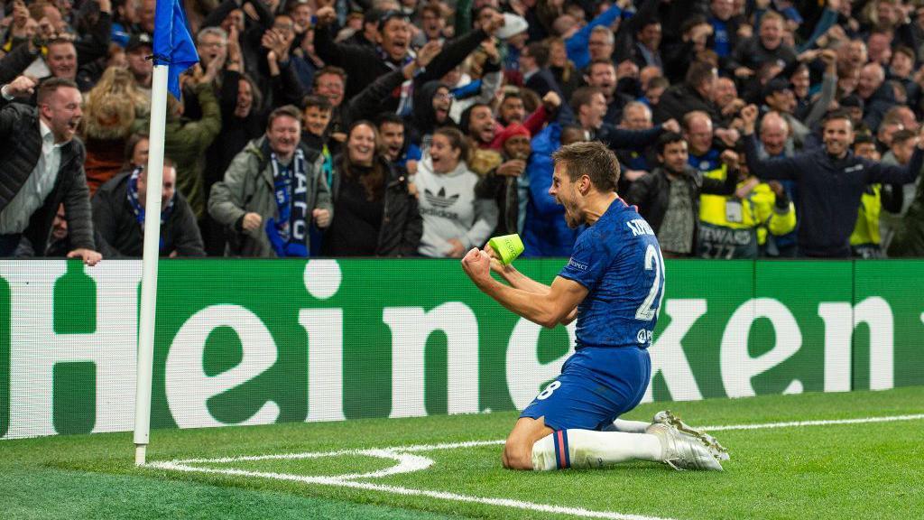 Cesar Azpilicueta celebrating