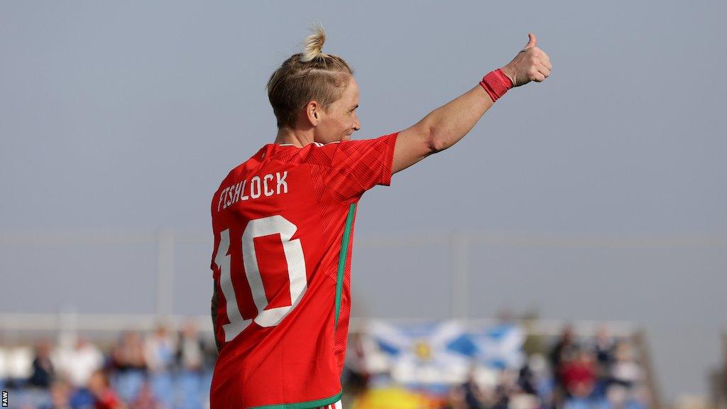 Jess Fishlock gives a thumbs up to her team mates