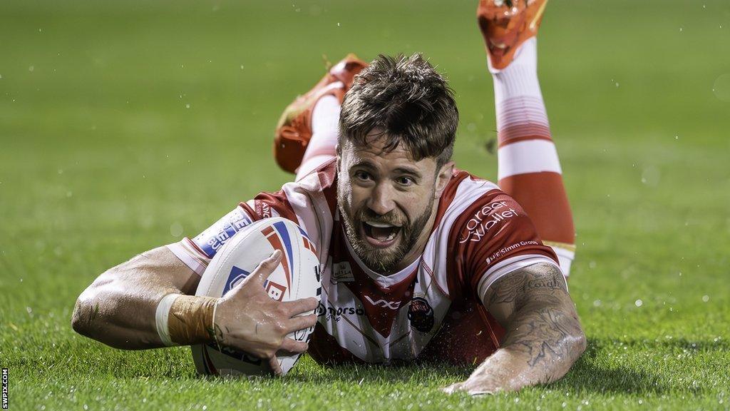 Ben Hellewell scores a try for Salford Red Devils