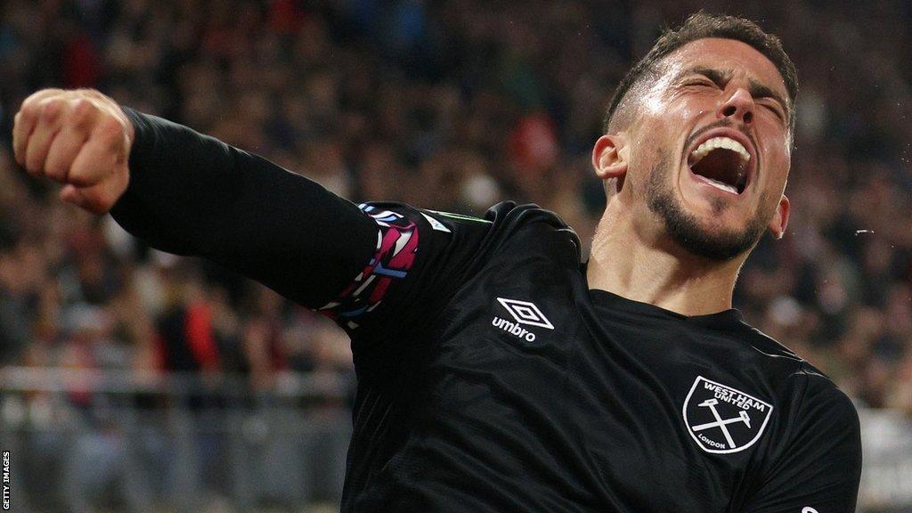 Pablo Fornals celebrates his goal