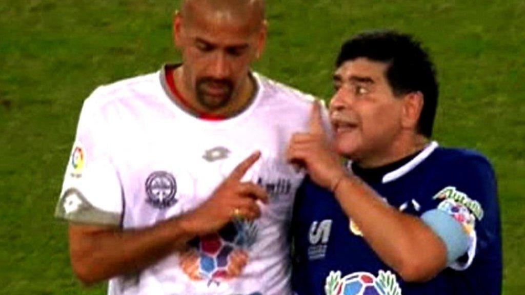 Juan Sebastian Veron and Diego Maradona argue