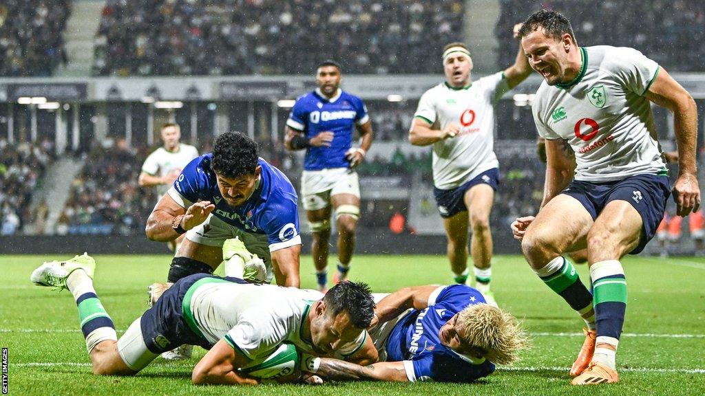 Conor Murray scores Ireland's second try against Samoa