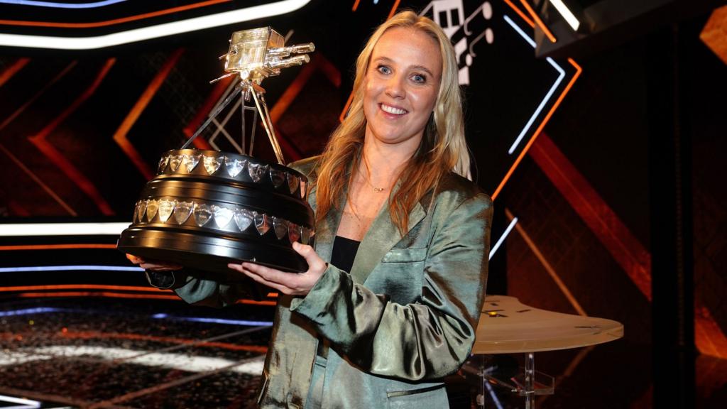 Beth Mead with the Sports Personality of the Year trophy