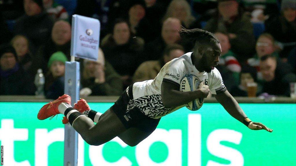 Gabriel Ibitoye scores a try for Bristol