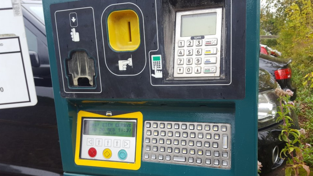 Pay and display machine