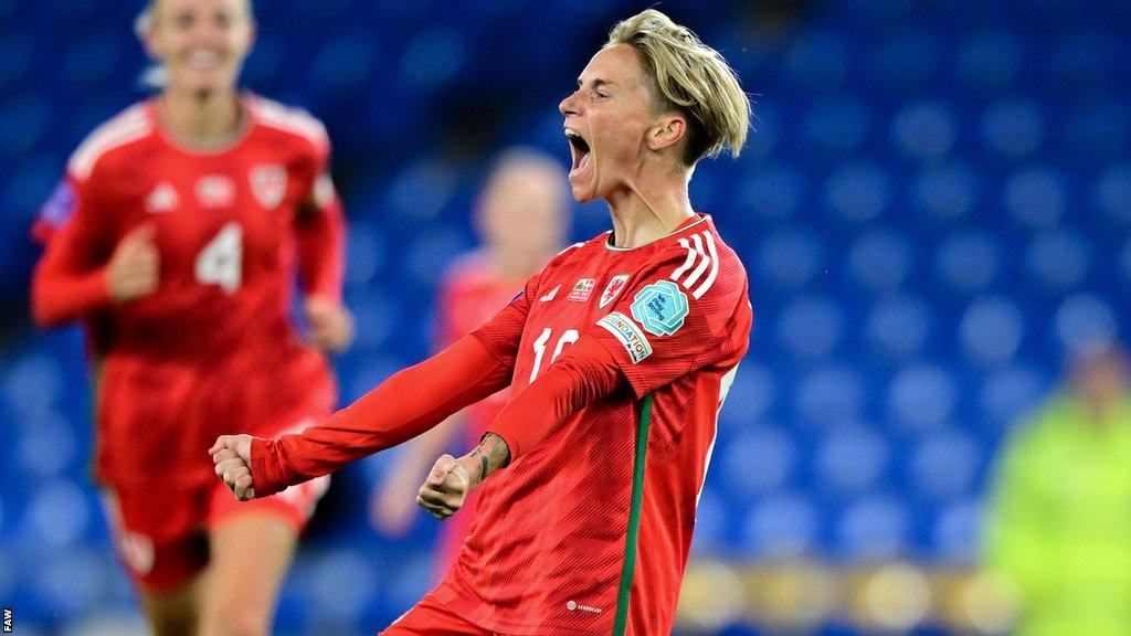 Jess Fishlock celebrates her goal