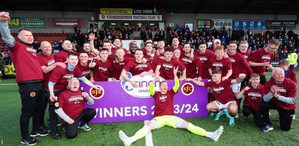 Stenhousemuir celebrate