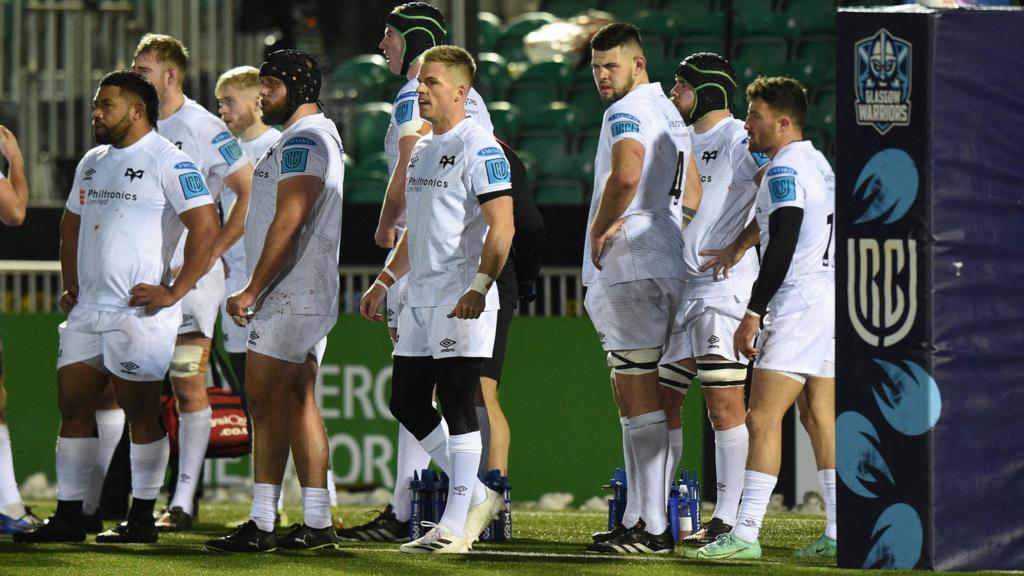 Dejected Ospreys after a Glasgow score