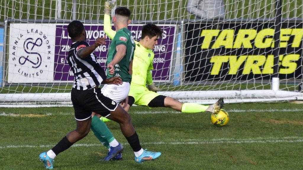 Guernsey FC v Hanwell Town