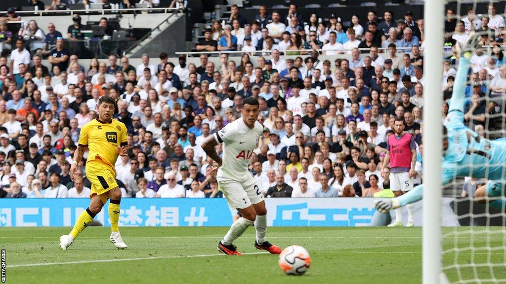 Gustavo Hamer scores for Sheffield United