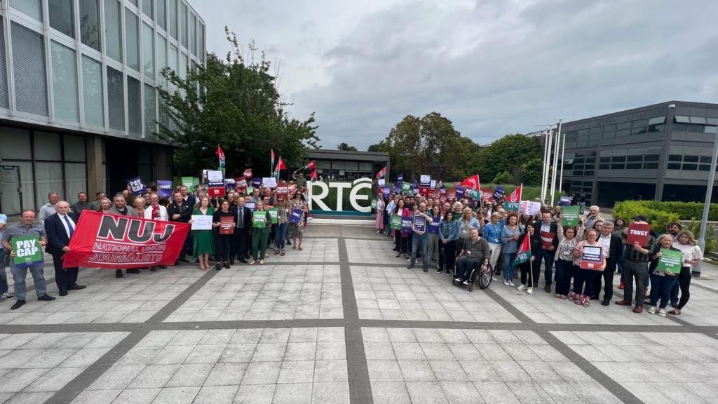 RTÉ staff expressed their anger over the payments by protesting on Tuesday