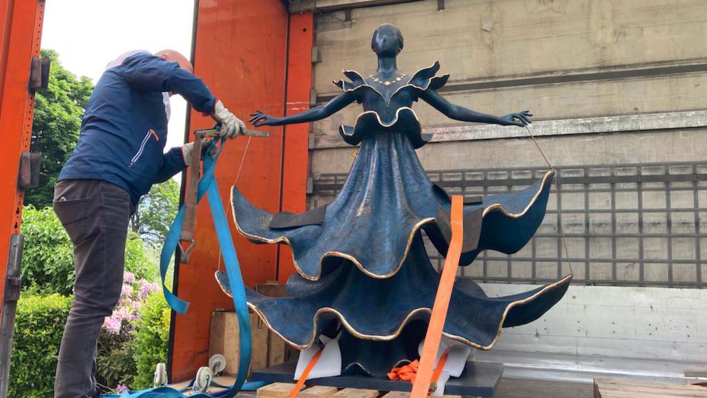 The Dalian Dancer being unloaded from a lorry