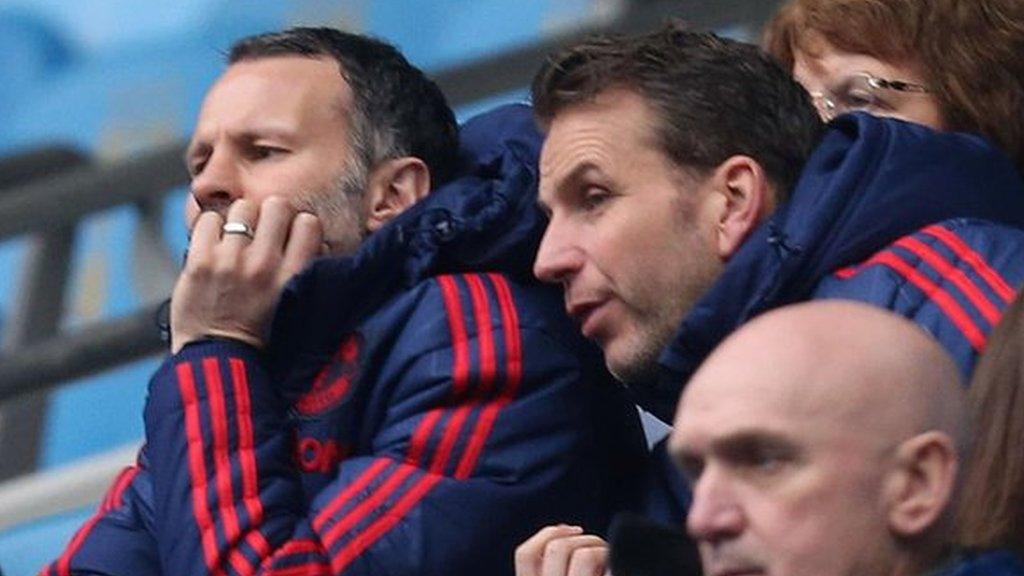 Giggs and Stuivenberg discuss Manchester United game from the stands