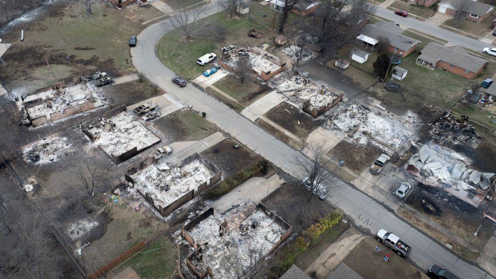 aerial view of a street which shows 8 homes destroyed by fire