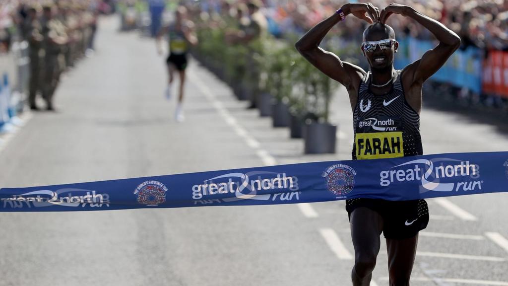 Mo Farah wins the Great North Run 2016