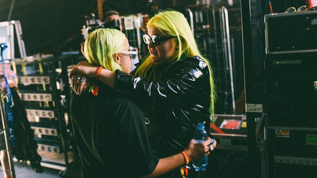 Alma and her sister share a moment before going on stage