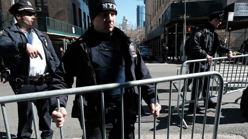 New York police set up barricades